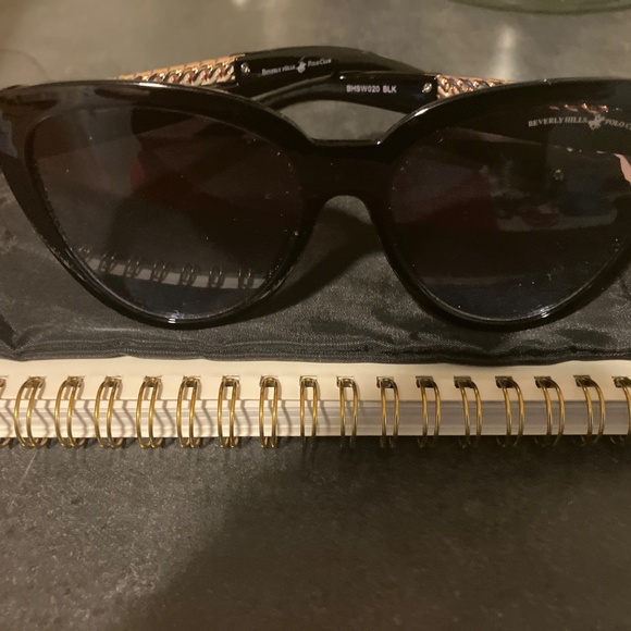 Beverly Hills Black Cat Eyes Sunnies ?️